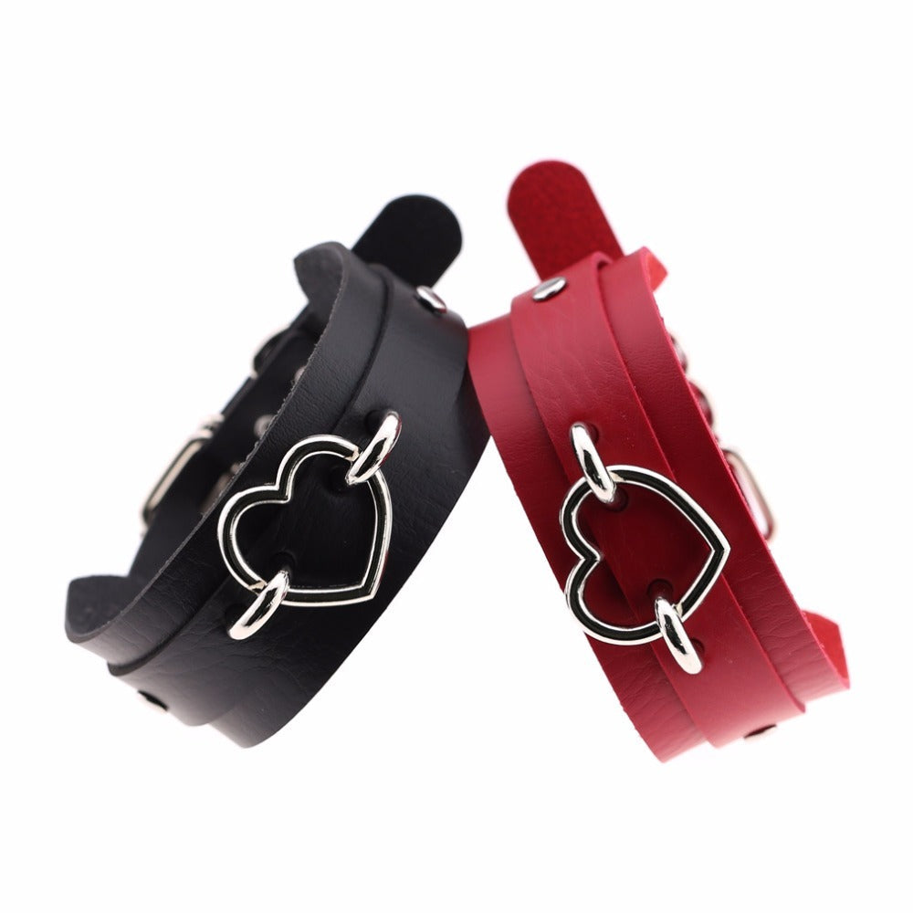 Black and red gothic heart choker necklaces, stylish leather jewelry for women, perfect for witchy outfits and gifts.