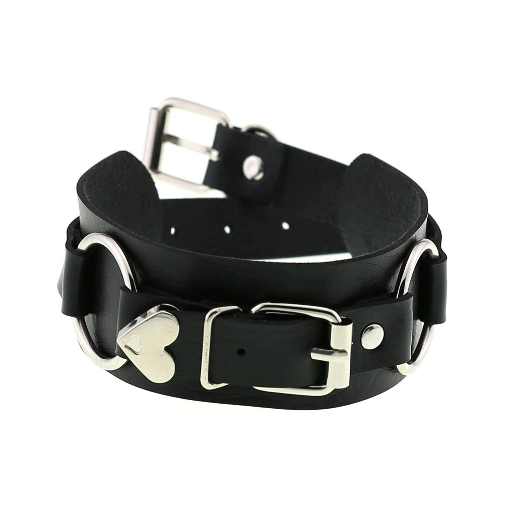 Gothic style leather heart choker necklace collar for ladies, a trendy accessory with heart-shaped decor.
