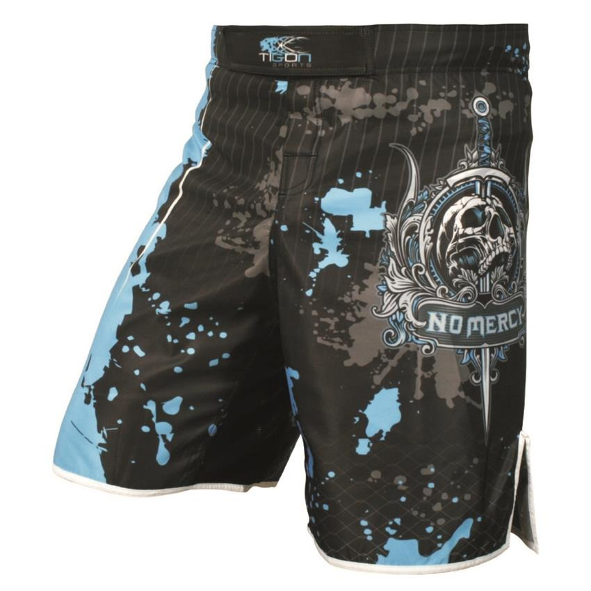 Men's boxing shorts in black and blue with skull print, stylish for sportswear and training sessions.