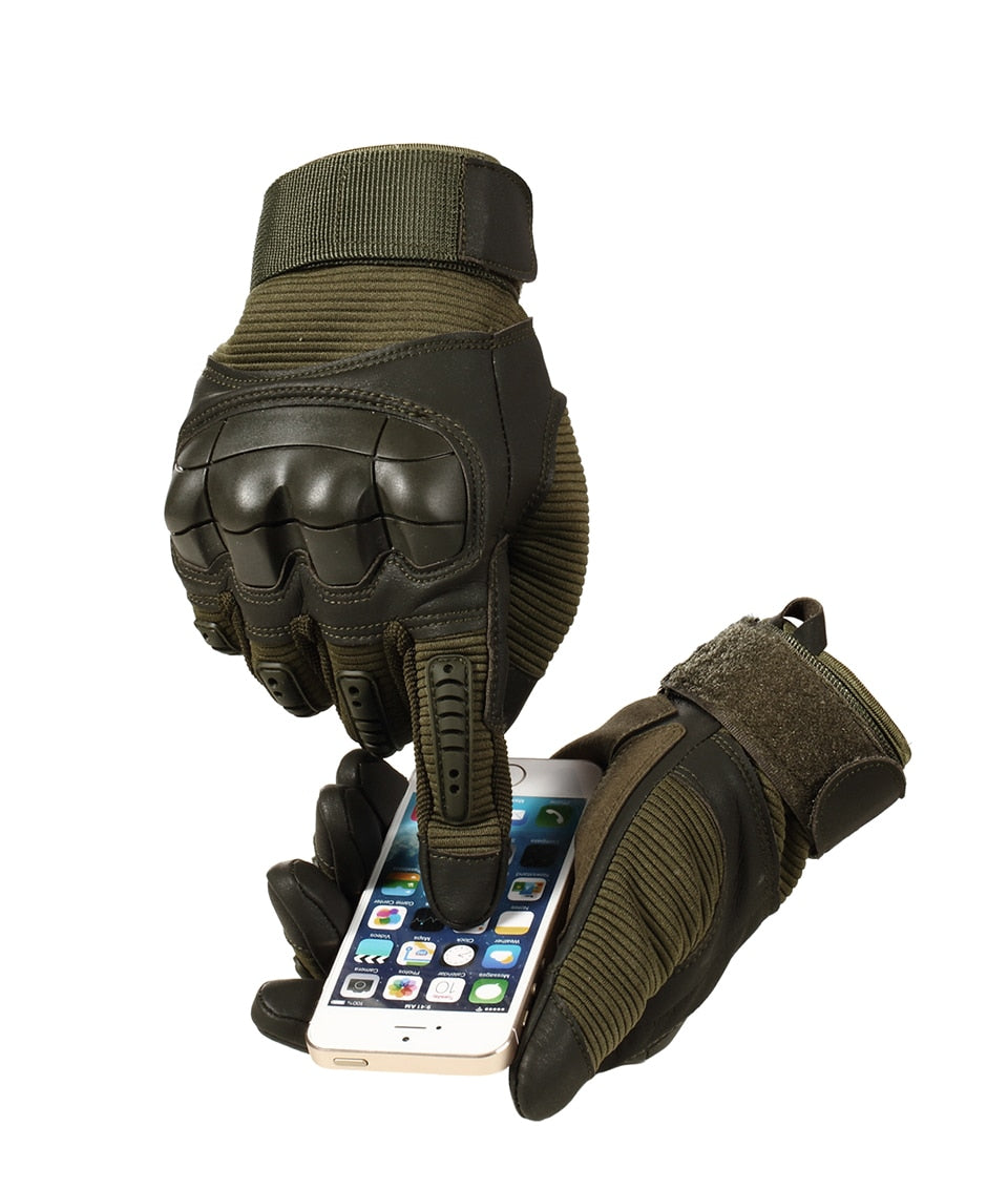 Hard knuckle tactical gloves using touchscreen with smartphone, ideal for military, paintball, and outdoor sports.