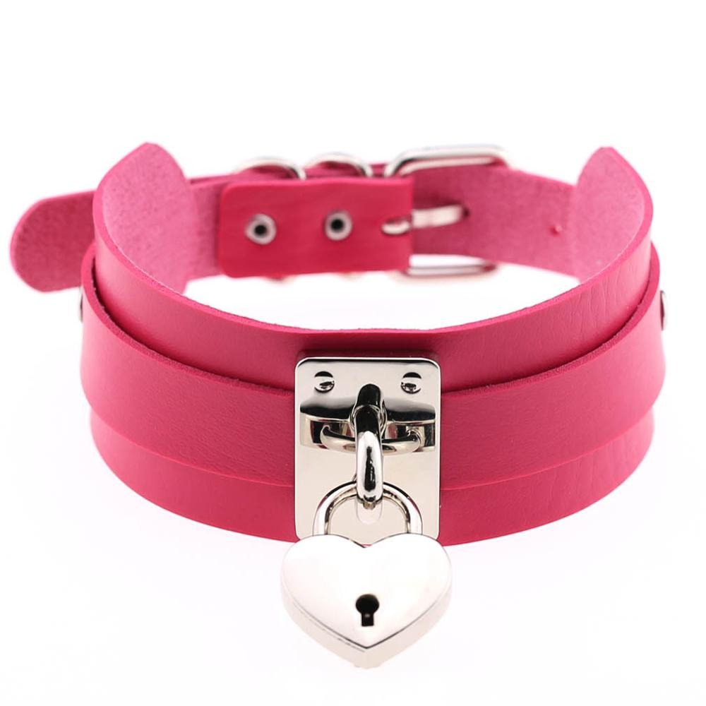Heart-shaped metal lock choker necklace in pink leather, stylish and edgy accessory for a rock-inspired look.