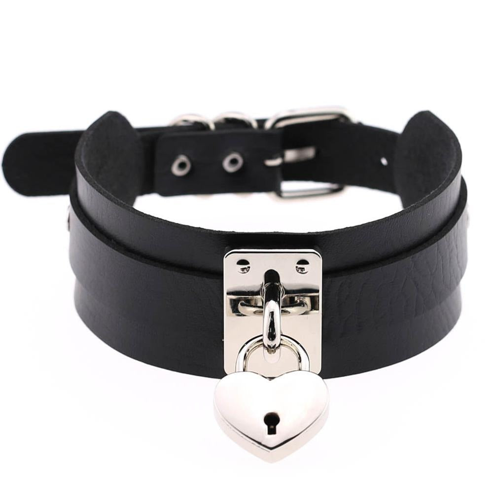 Unisex heart choker lock necklace in black leather, showcasing a unique gothic style with a heart-shaped padlock.