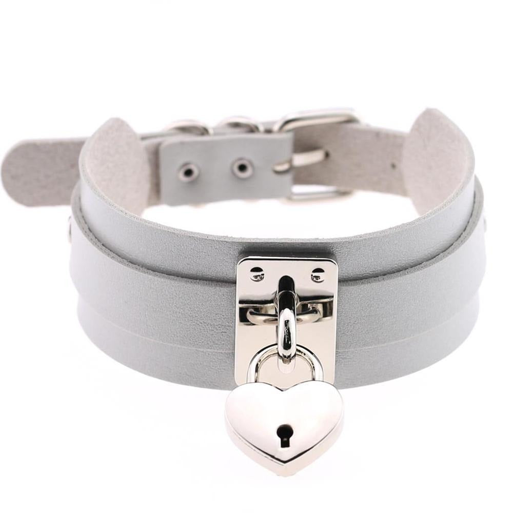 Gothic heart choker locket necklace made of leather with a zinc lock, perfect for rock-style outfits.