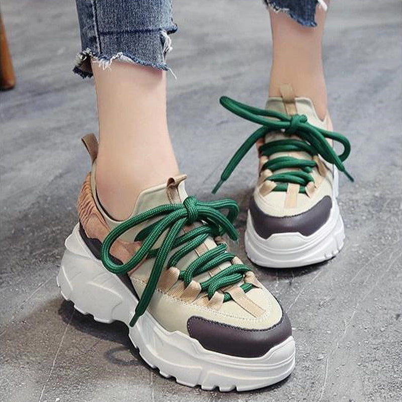 Stylish women's height increasing sneakers with green laces, perfect for running and everyday comfort.