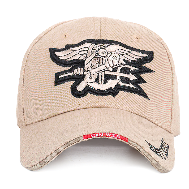 Beige baseball cap with badge embroidery for men and women, stylish summer accessory, perfect for sun protection.