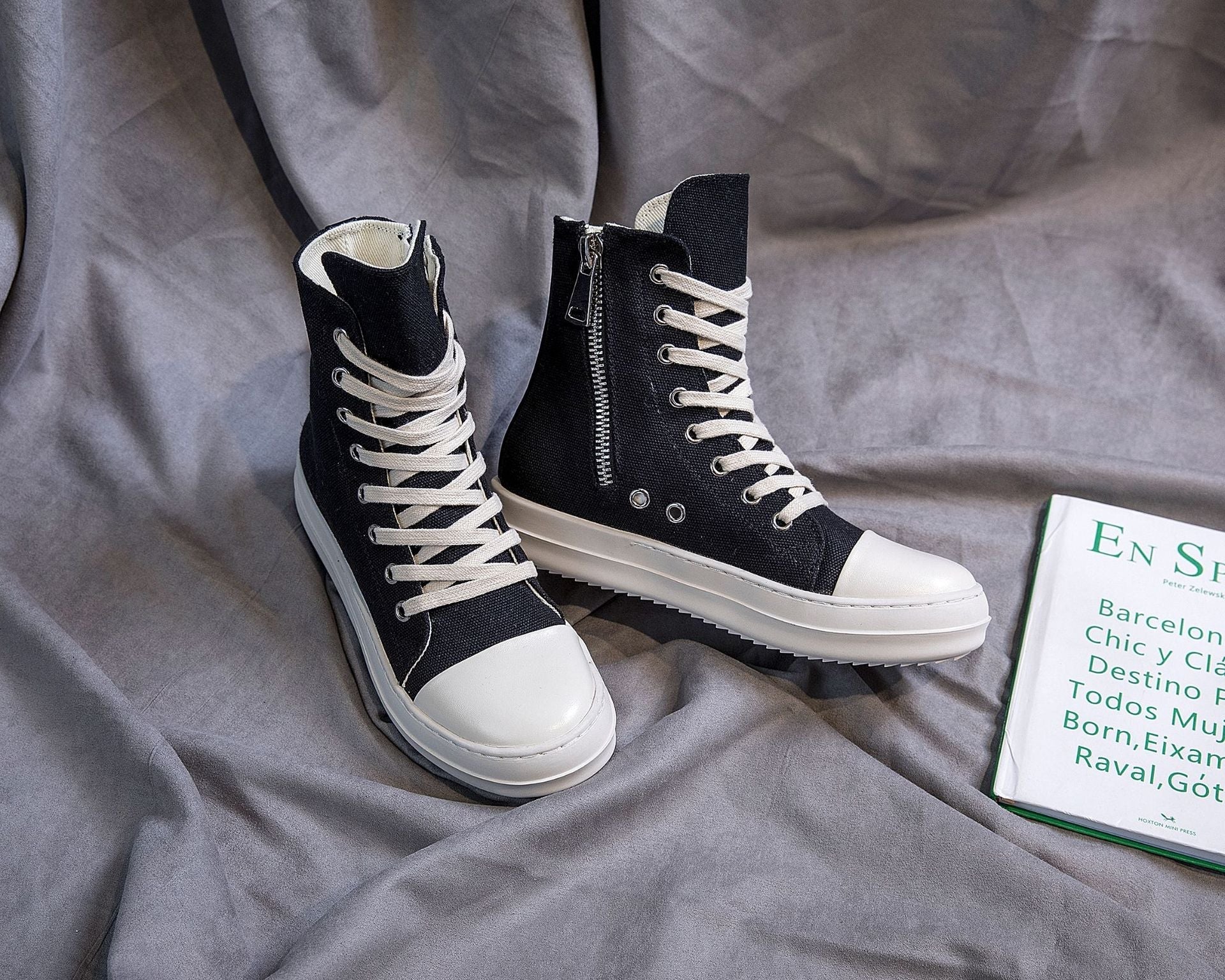 Stylish retro high top sneakers with platform, perfect for rock lovers and unisex fashion.