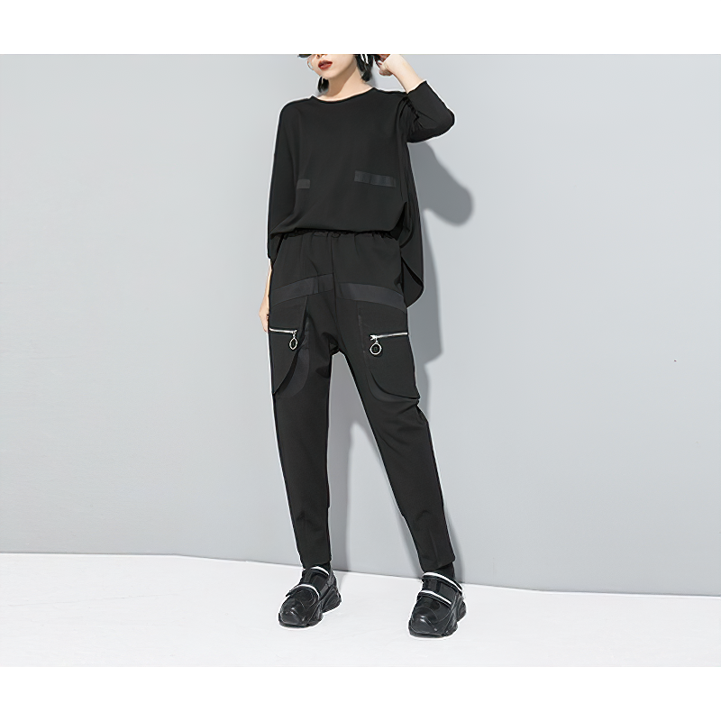 Stylish high waist black alternative pants with pockets and elastic waist, perfect for casual wear.