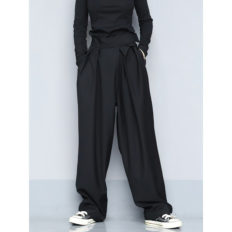 Stylish high waist black pleated women's trousers, perfect for fashionable and alternative outfits.