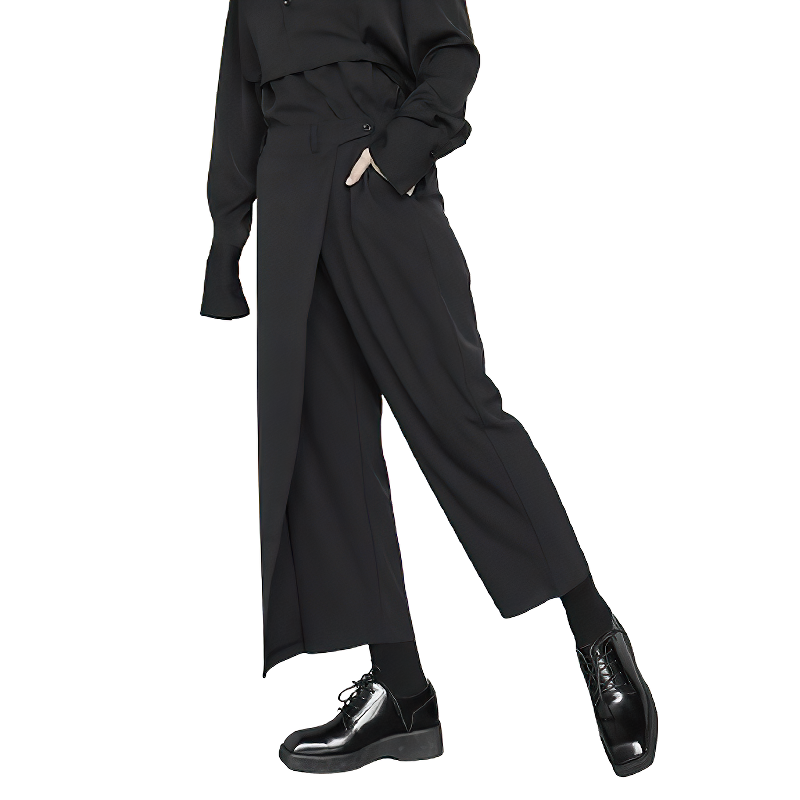 Fashionable high waist black long trousers for women with wide legs and pockets, perfect for a stylish outfit.