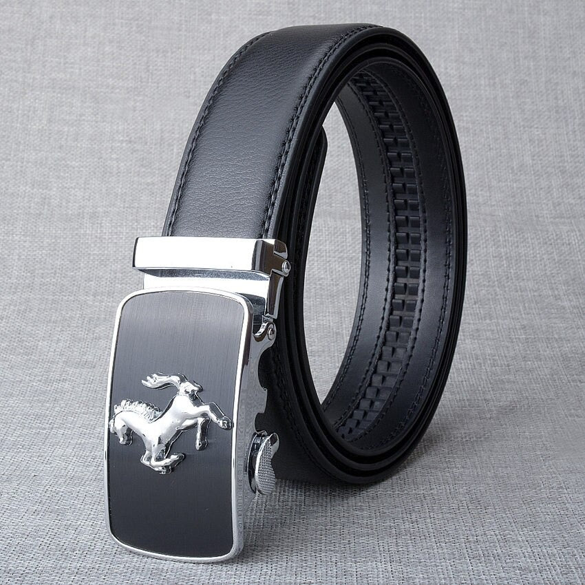 Stylish horse designed automatic buckle belt in genuine black leather with a shiny silver buckle.