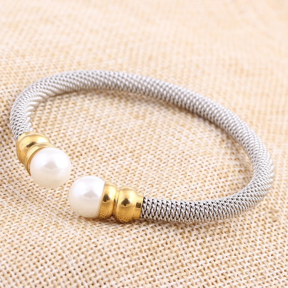 Imitation Pearl Bracelet for Women, luxury stainless steel bracelet in gold and silver, trendy fashion accessory.