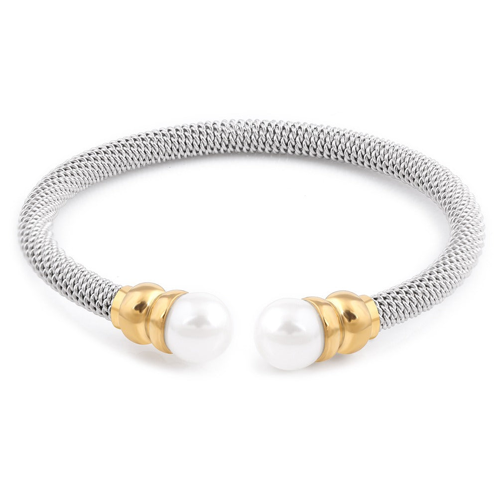 Imitation pearl bracelet for women in gold and silver, a trendy stainless steel accessory perfect for any outfit.
