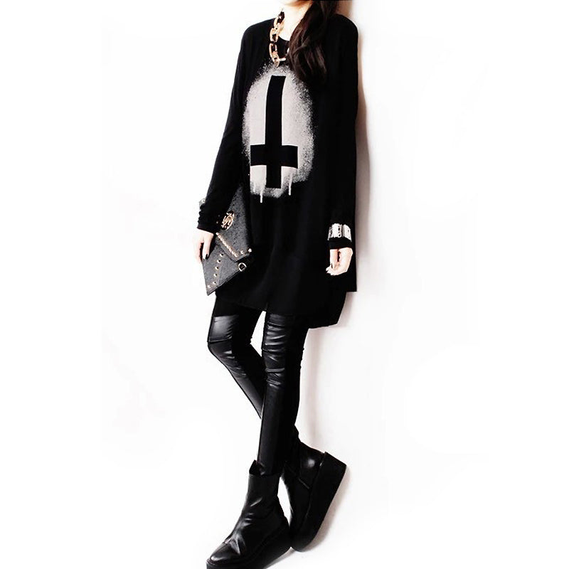 Loose fit women's long sleeve gothic sweater with original print and stylish leggings, perfect for a trendy look.