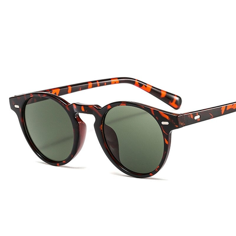 Luxury unisex retro sunglasses in tortoiseshell pattern with green lenses, perfect for adding style to casual outfits.