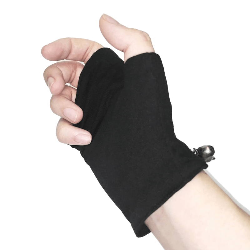 Stylish male fingerless short gloves in black PU leather with silver spikes, perfect for punk and motorcycle fashion.