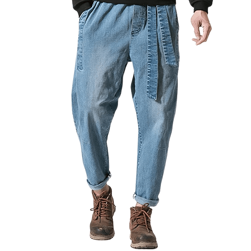 Men's loose denim pants with a belt, perfect for casual outfits and comfort in a stylish design.