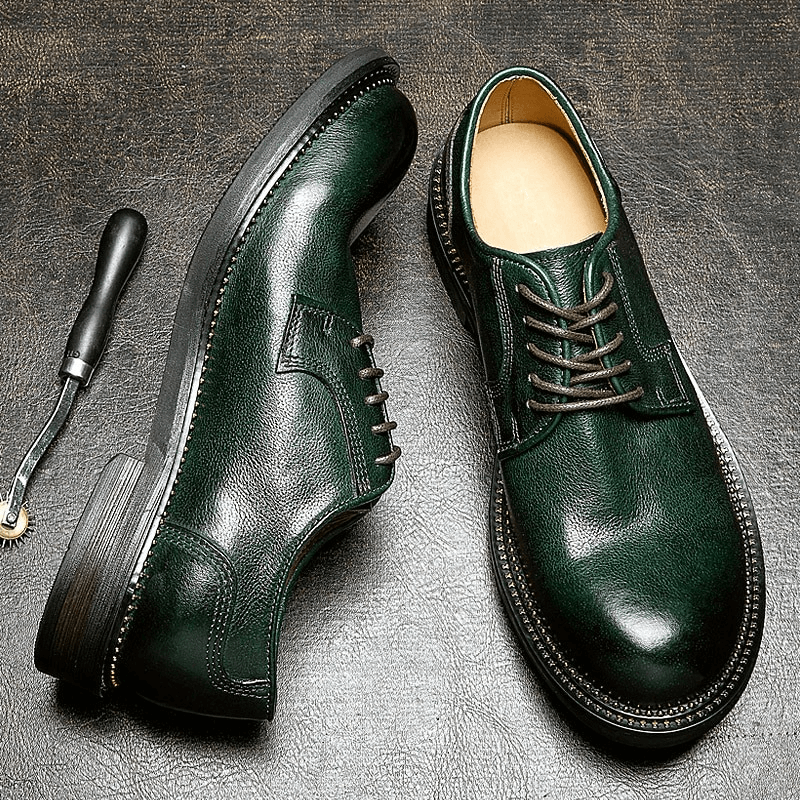 Elegant retro green leather Oxford shoes with soft laces and round toes, perfect for casual men's footwear.