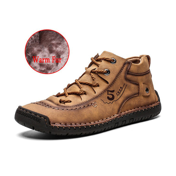 Men's ankle boots in split leather with plush lining, perfect for stylish and warm winter wear.