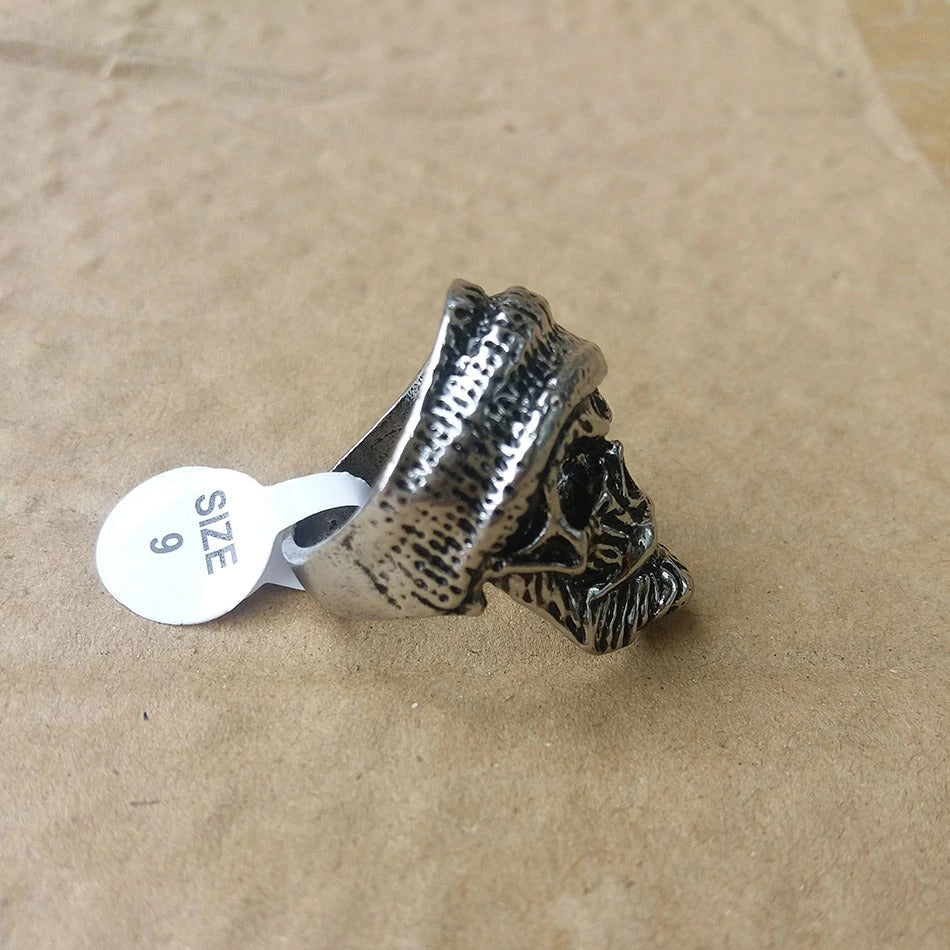 Men's bearded skull ring with hat, alternative jewelry, size 9, perfect for adding flair to any outfit.