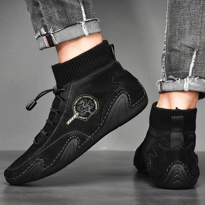 Men's casual sneakers in black suede, featuring a trendy design and flexible sole for comfort during daily wear.