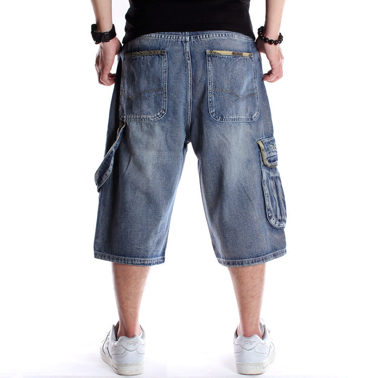 Men's loose denim cargo shorts with pockets, showcasing a relaxed fit and breathable fabric in streetwear style.