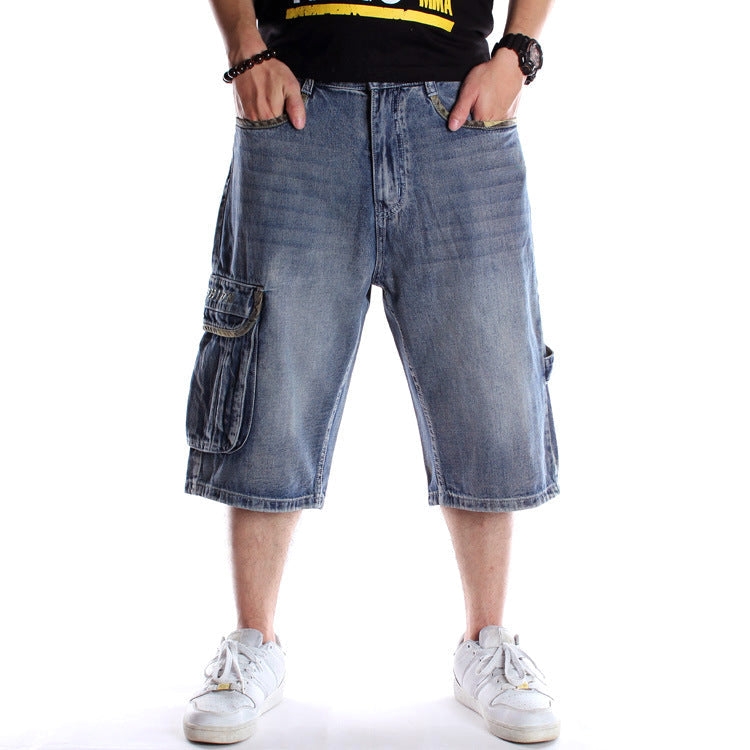 Men's baggy denim cargo shorts in blue, featuring pockets and a breathable fit, perfect for streetwear style.