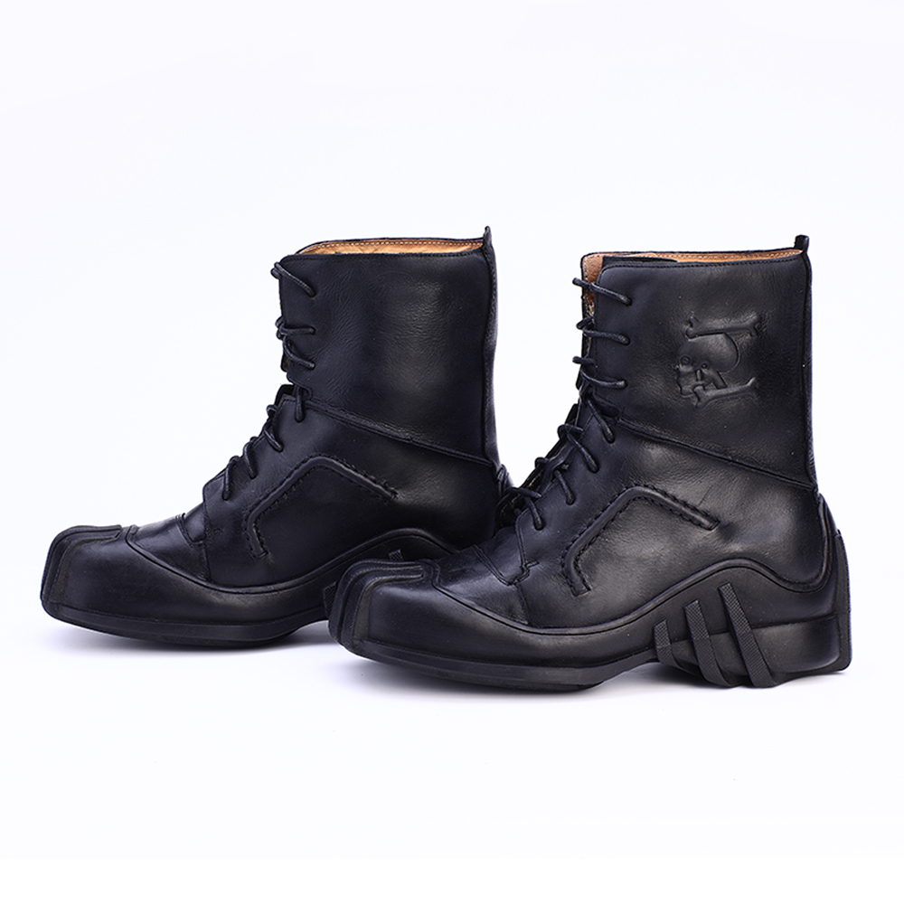 Men's genuine leather lace-up ankle boots with skull print, perfect for bikers and motorcycle enthusiasts.