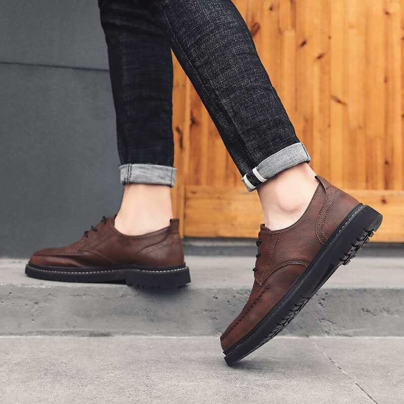 Men's brown leather lace-up shoes with flat sole, perfect for casual elegance and comfort.