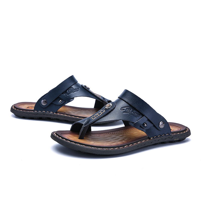 Stylish men's leather sandals in black, perfect for summer leisure activities and casual outings.