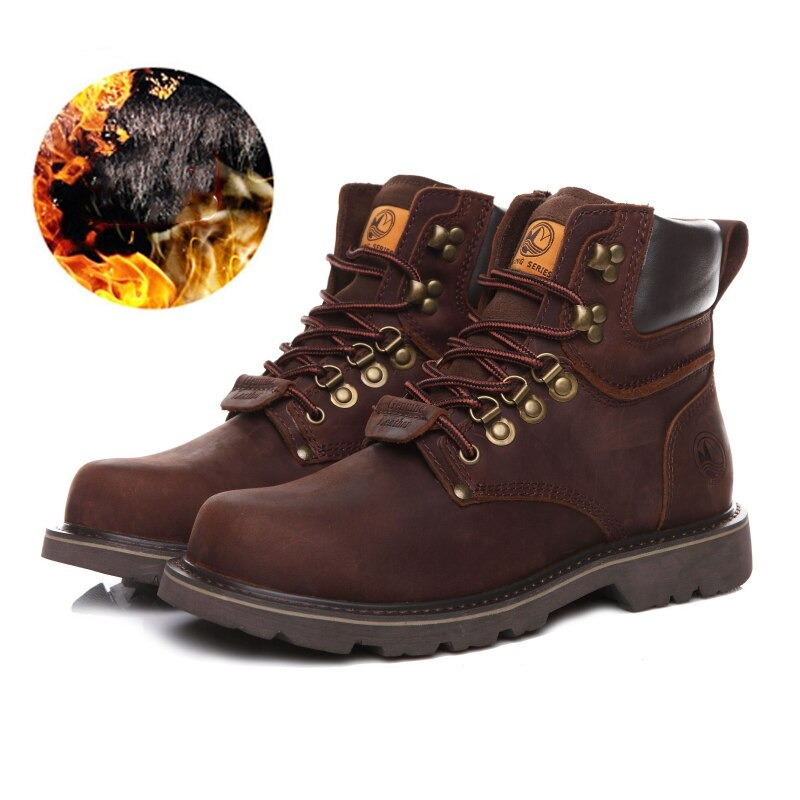 Men's military leather safety boots with round toe and rubber outsole, perfect for various occasions.