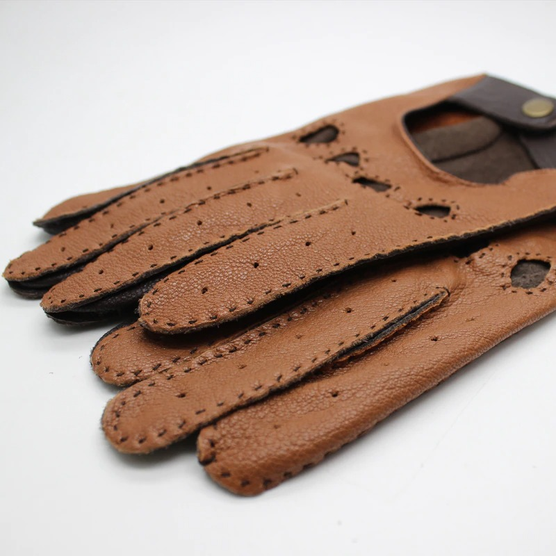 Brown classic leather motorcycle riding gloves with full fingers, perfect for bikers looking for comfort and style.