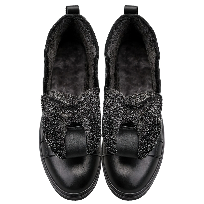 Men's black leather ankle boots with fur lining for casual style and comfort.