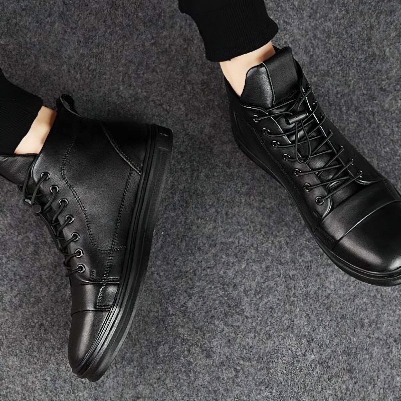 Men's stylish black leather ankle boots with laces, perfect for casual wear and comfort.