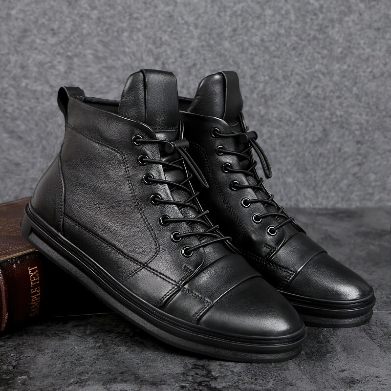 Men's stylish black leather ankle boots with flexible soles for casual wear.