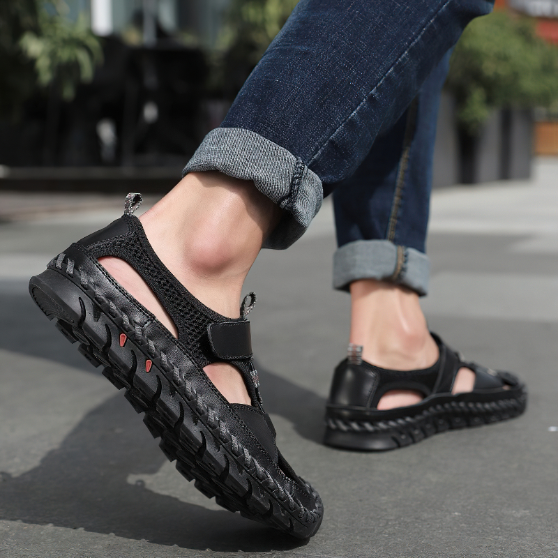 Men's summer leather sandals with non-slip outsole, perfect for casual wear and warmer days.