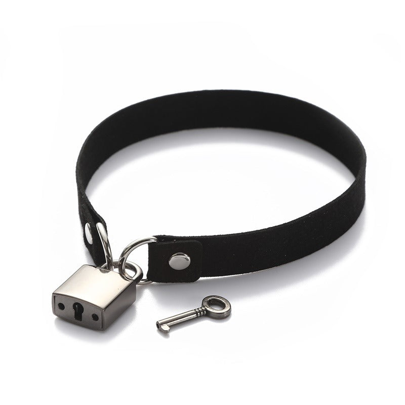 Unisex metallic lock choker collar with key, perfect for rock and goth outfits, made of black leather.
