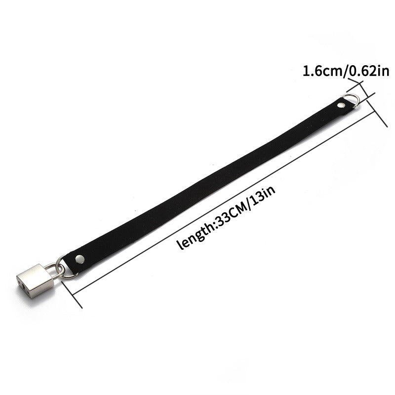 Unisex metallic lock choker necklace, black leather strap, ideal for rock and goth outfits, 33cm length.