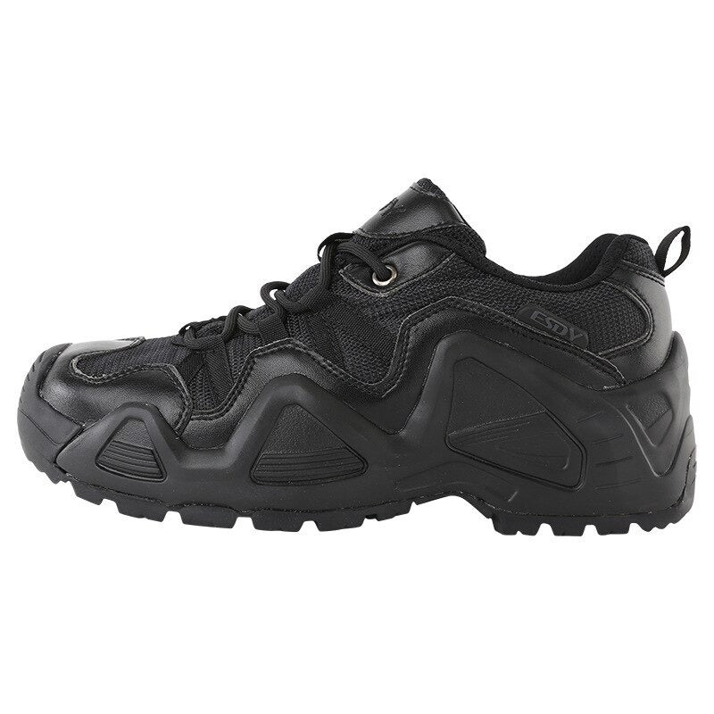 Men's military combat shoes in sleek black, designed for comfort and non-slip performance during climbing and hiking.