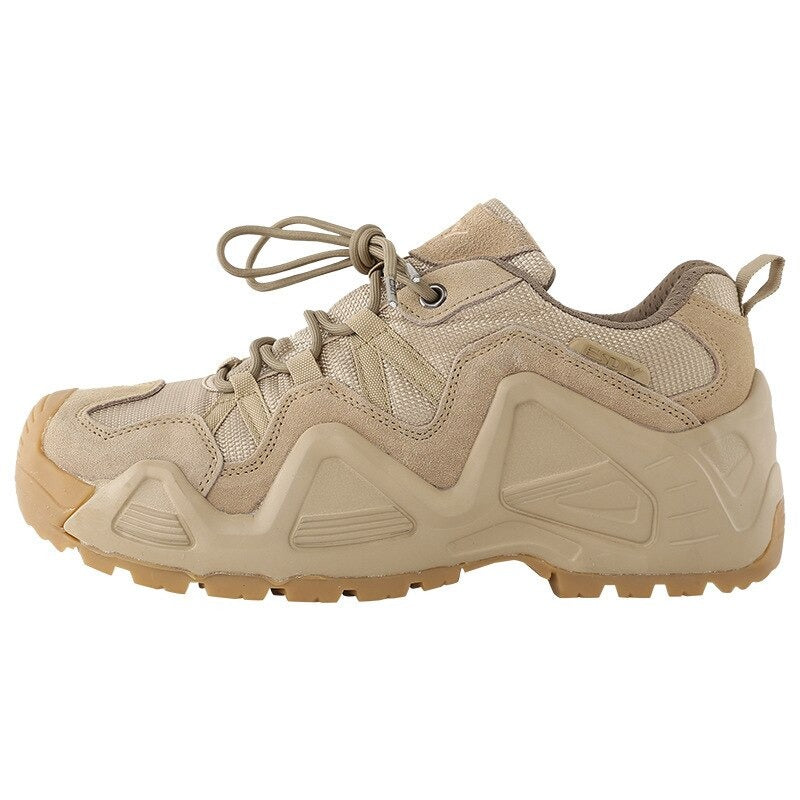 Men's military combat shoes in khaki, breathable and non-slip, perfect for climbing and outdoor activities.