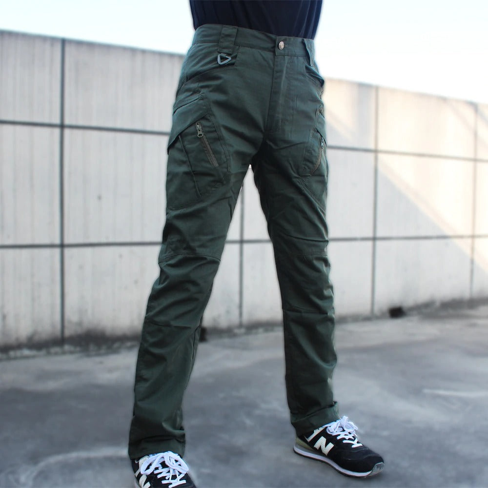 Men's military tactical cargo pants in green, designed with multiple pockets for functionality and style.