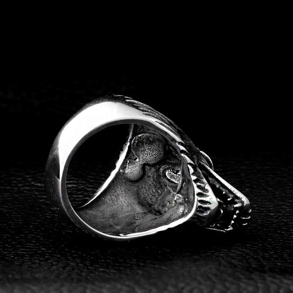 Stainless steel wolf head ring showcasing intricate details, perfect for rock fashion enthusiasts.