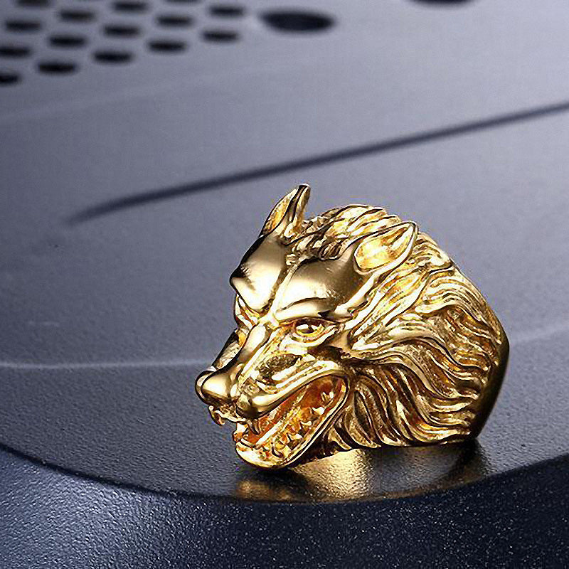 Stainless steel wolf head ring in gold, a unique rock jewelry piece for alternative fashion enthusiasts.