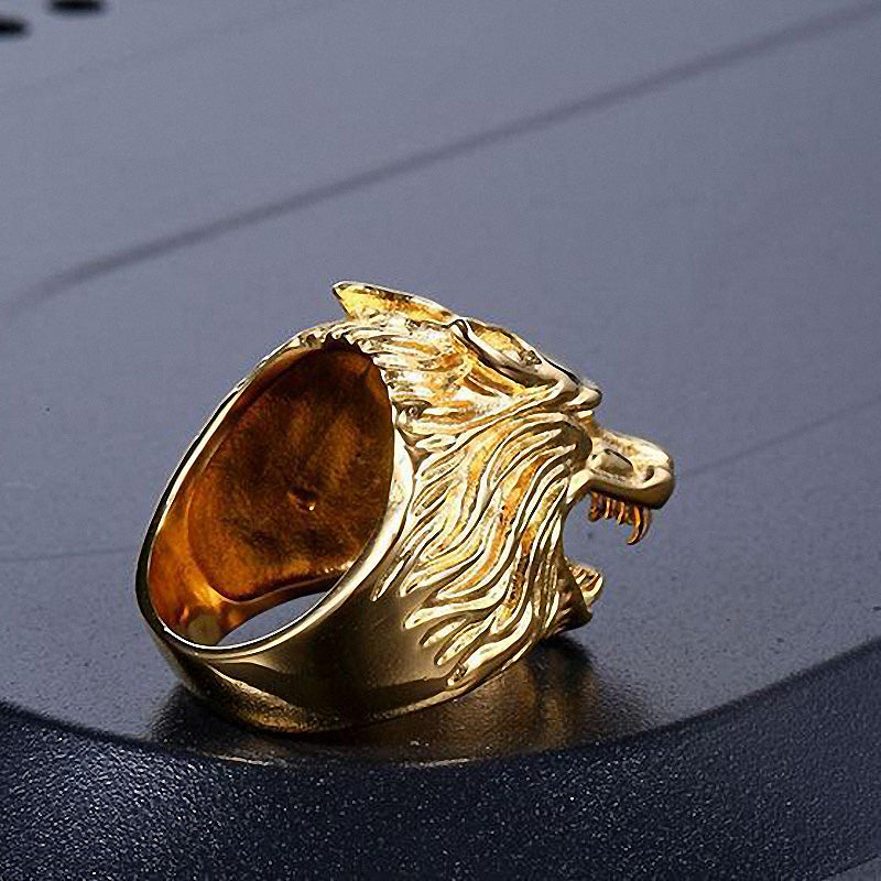 Gold wolf head ring made of stainless steel, showcasing rock style and alternative fashion jewelry for bikers.