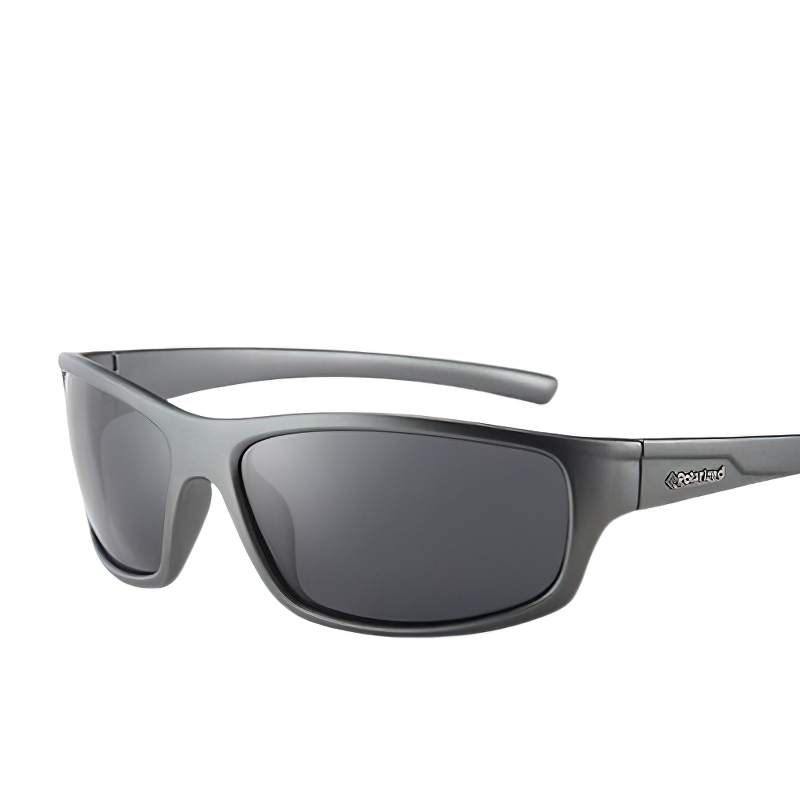 Classic polarized men's sunglasses in sleek black design, perfect for travel and various occasions.
