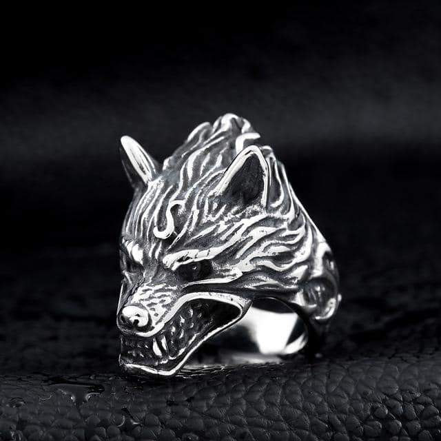 Nordic Wolf Viking ring featuring a detailed wolf head design, perfect for cosplay and rock style jewelry.