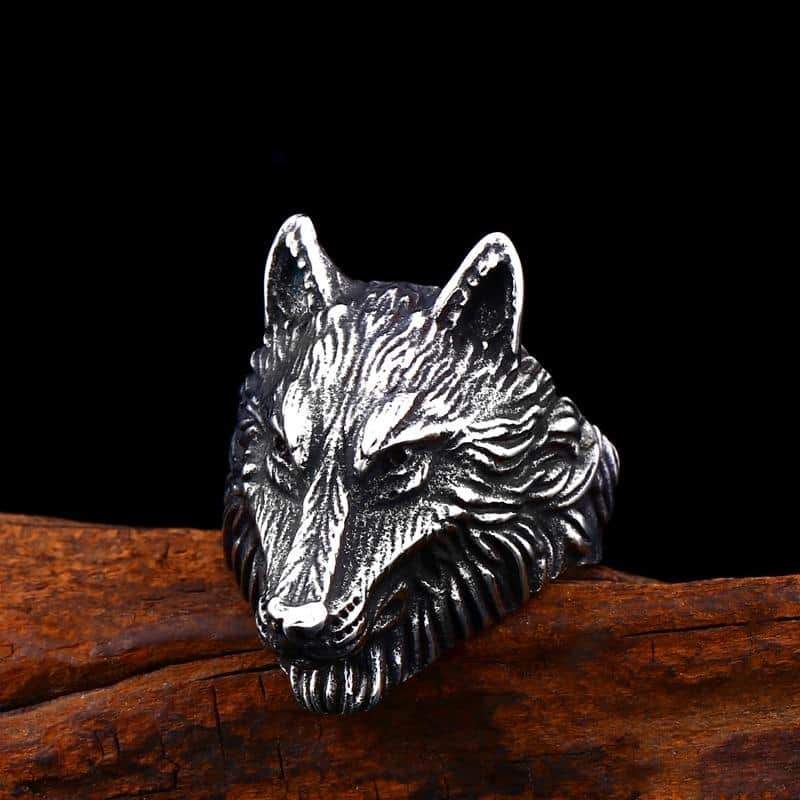 Nordic Wolf Viking Ring in silver, showcasing a detailed wolf head design, perfect for cosplay or edgy jewelry lovers.