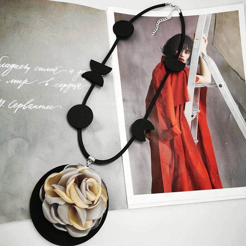 Handmade boho flower pendant necklace in rubber, featuring a stylish design and black accents for women's gothic accessories.