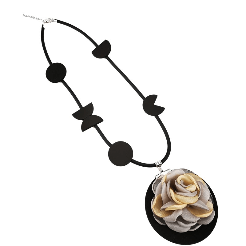 Handmade boho flower pendant necklace with rubber elements, featuring a stylish multicolored flower for Gothic women.