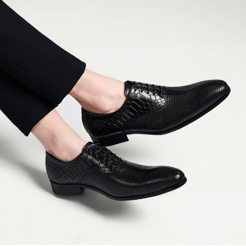 Men's luxury lace-up leather Oxford shoes featuring unique textured design, perfect for a stylish casual look.