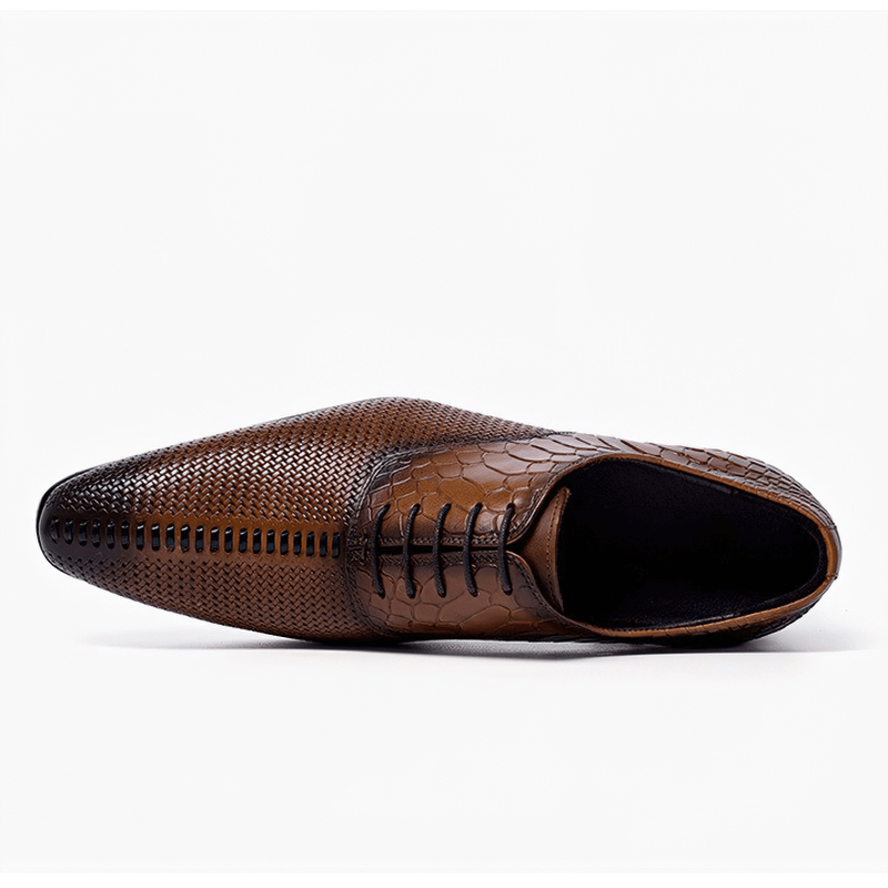 Stylish men's leather Oxford shoes with unique texture and lace-up design, perfect for casual occasions.